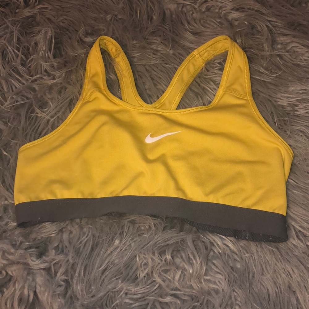 🚨FREE w/ 2+ BUNDLE 🤗 NIKE Yellow Sports Bra